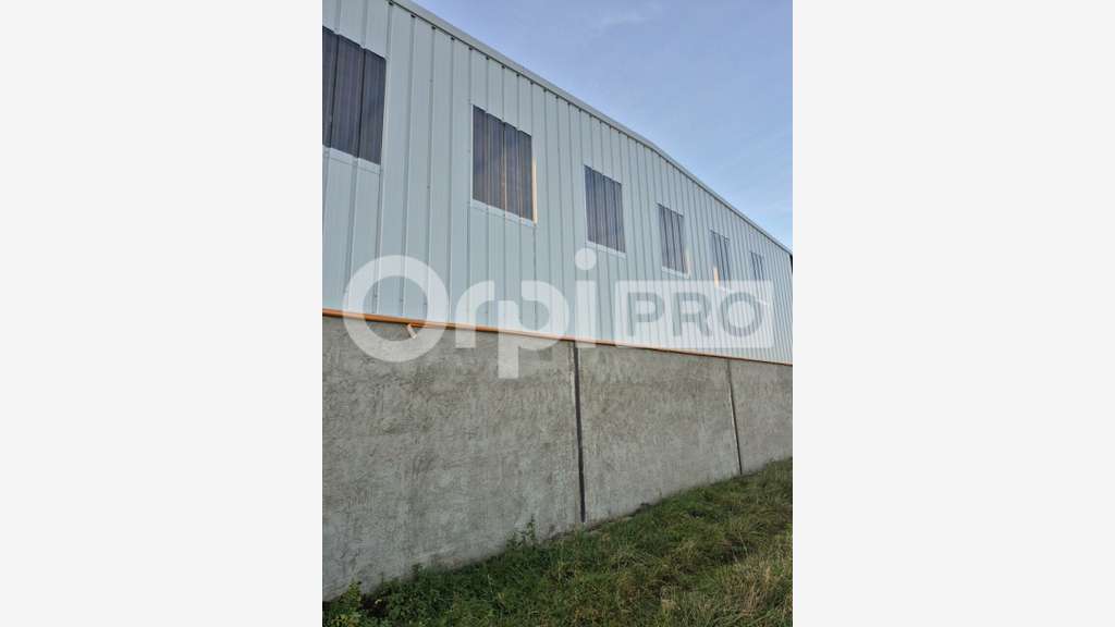 A louer entrepôt 261m² sur 900m² à Tours-sur-Marne
