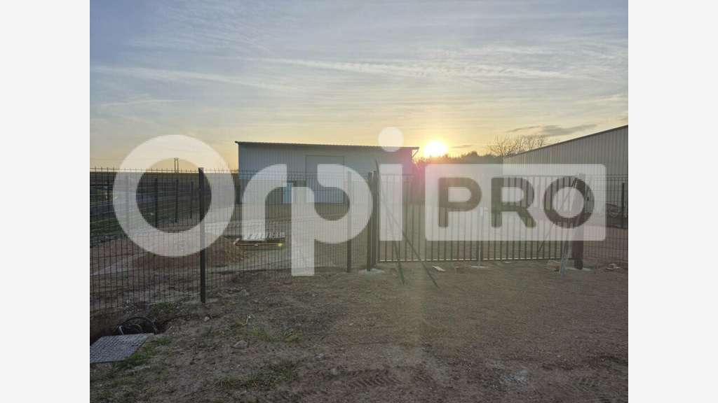 A louer entrepôt 261m² sur 900m² à Tours-sur-Marne
