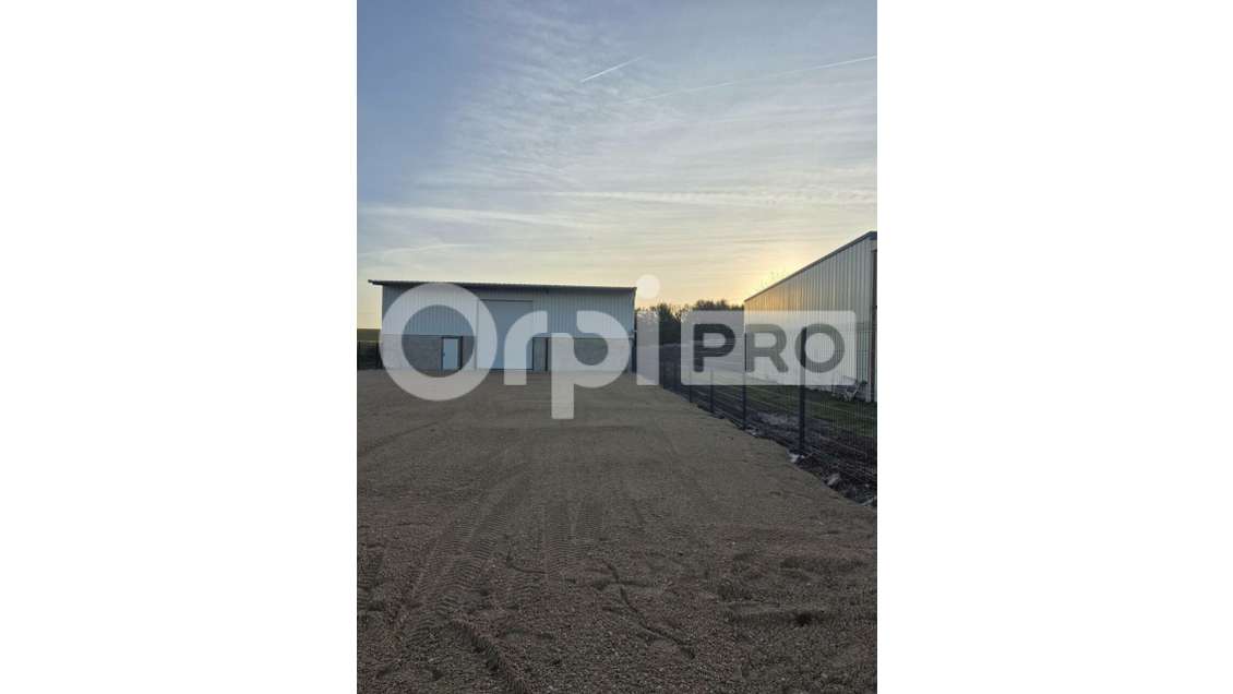 A louer entrepôt 261m² sur 900m² à Tours-sur-Marne