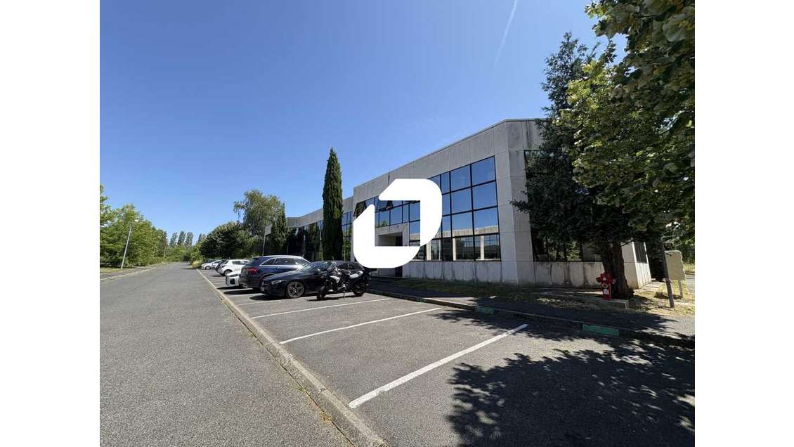 A louer Local d'activité 110m² Toussus le noble