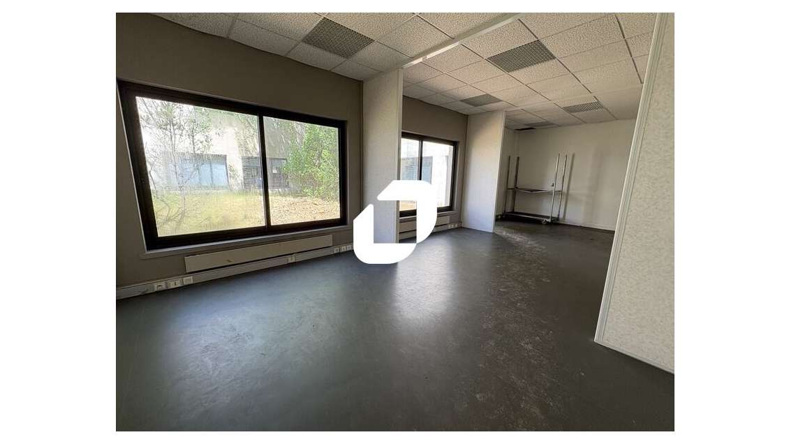 A louer Local d'activité 180m² Toussus le noble