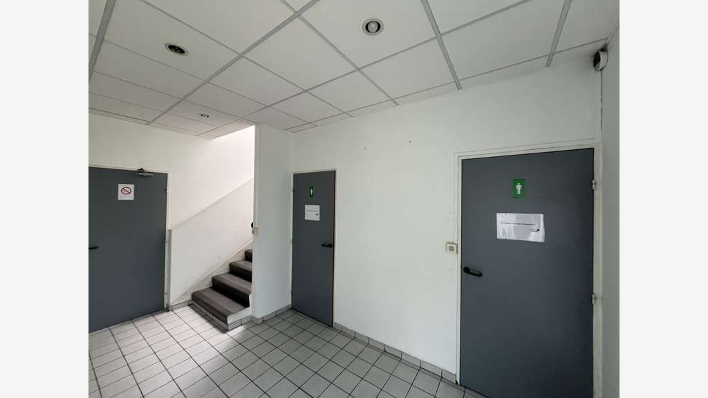 Local d'activité 313m² à louer à Trappes