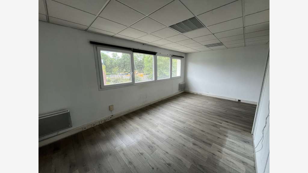 Local d'activité 313m² à louer à Trappes