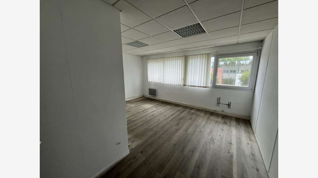 Local d'activité 313m² à louer à Trappes