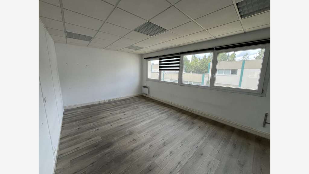 Local d'activité 313m² à louer à Trappes