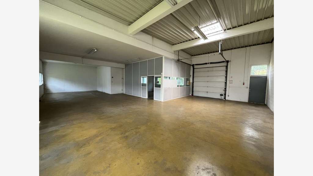 Local d'activité 313m² à louer à Trappes