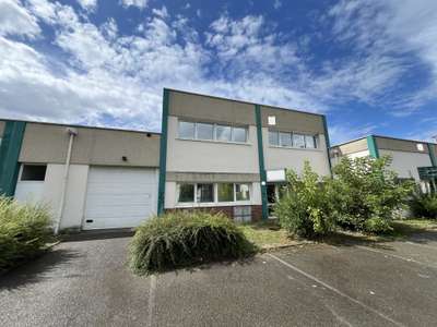 Local d'activité 313m² à louer à Trappes