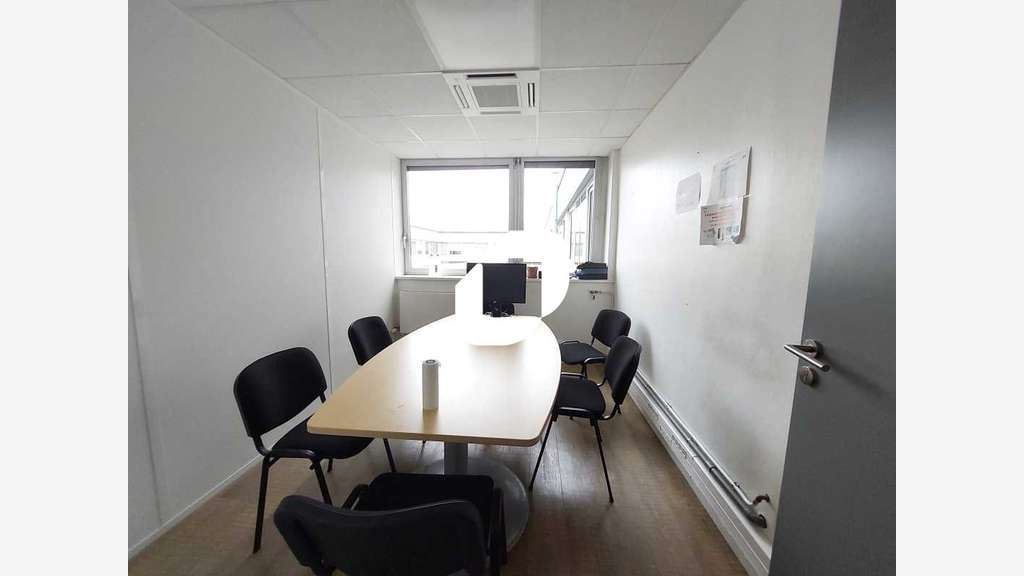 A louer Local d'activité 1724m² Trappes