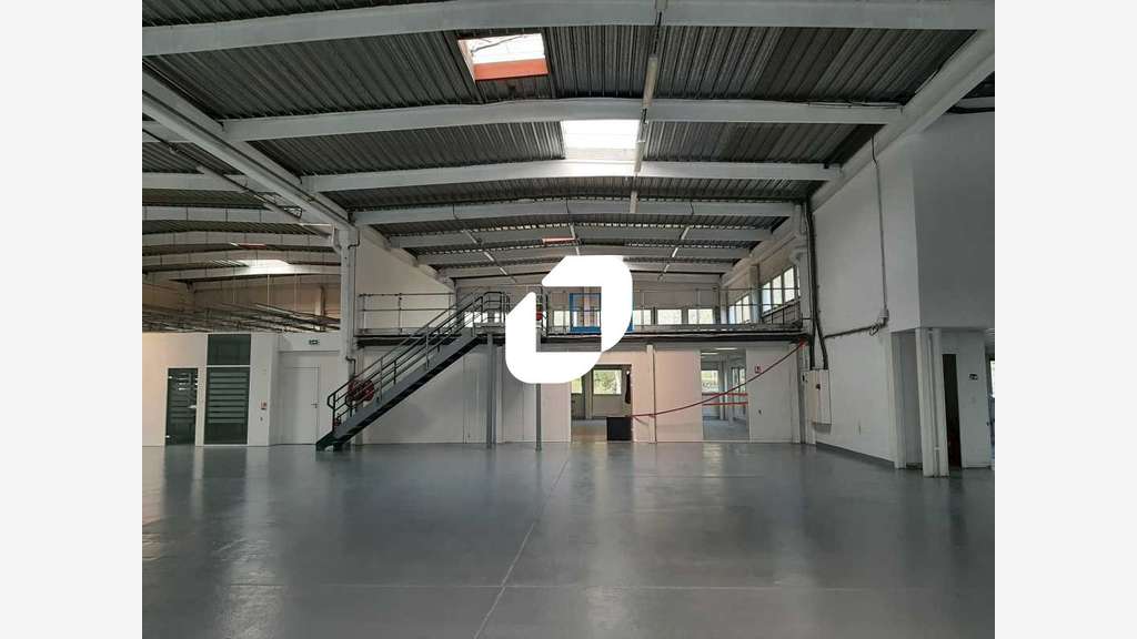 A louer Local d'activité 335m² Trappes