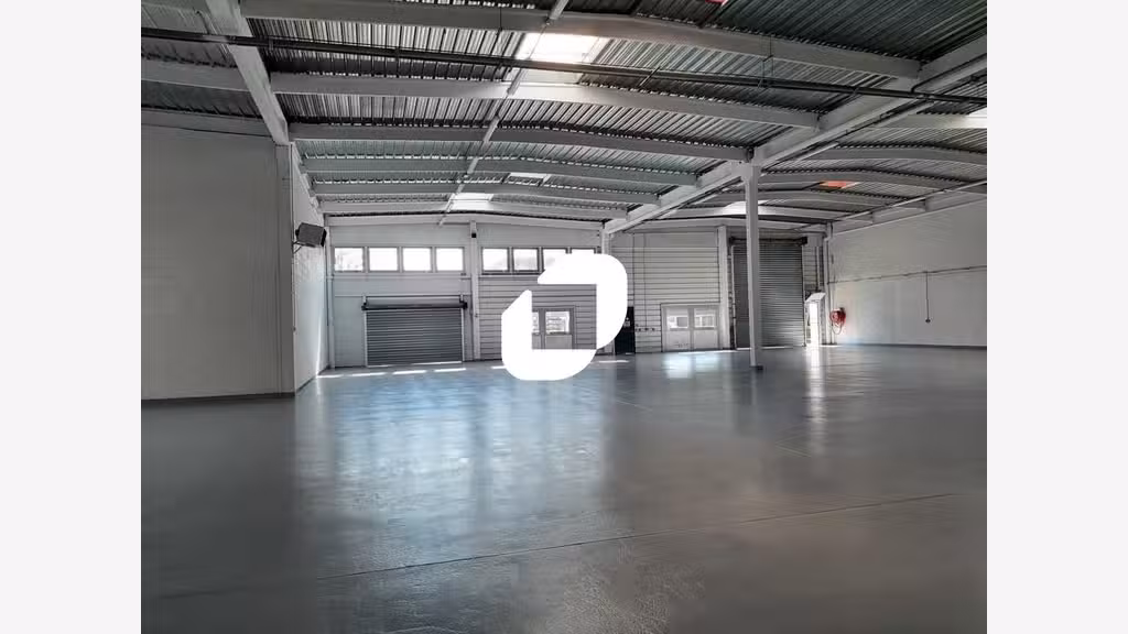 A louer Local d'activité 335m² Trappes