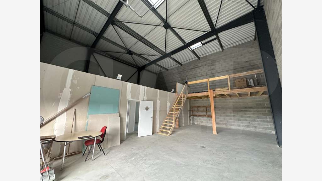 A louer local 135m² zone du Bois Blanc à Trégueux