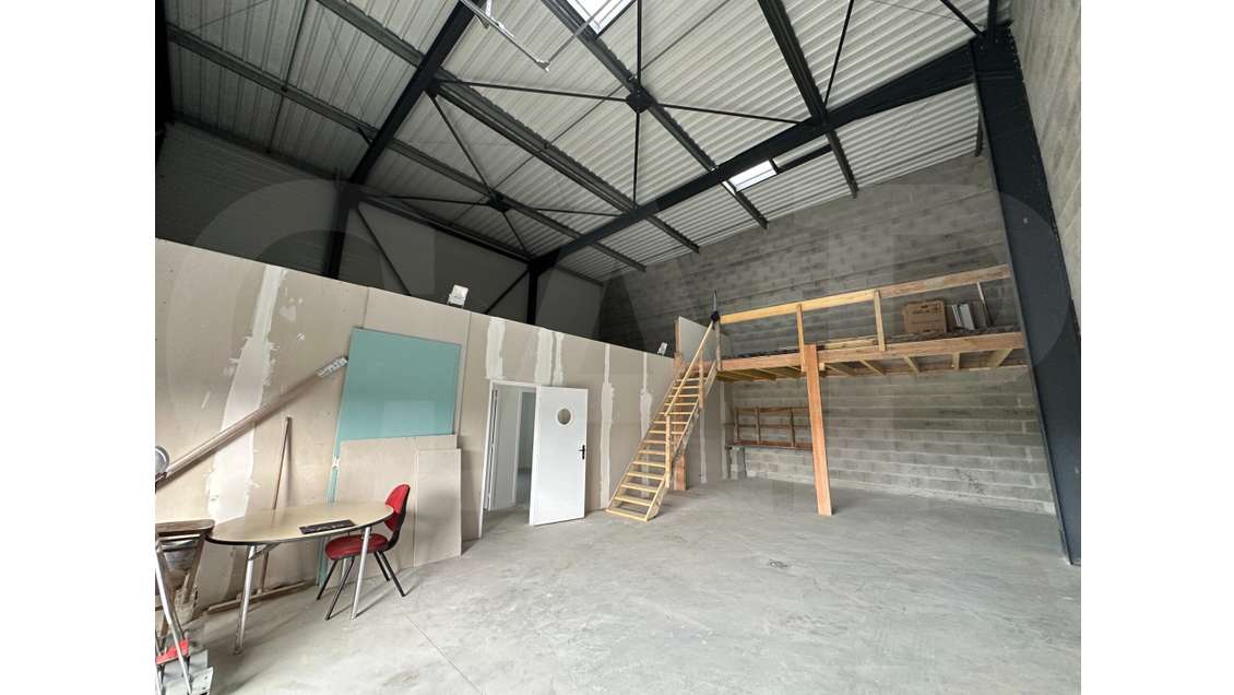 A louer local 135m² zone du Bois Blanc à Trégueux