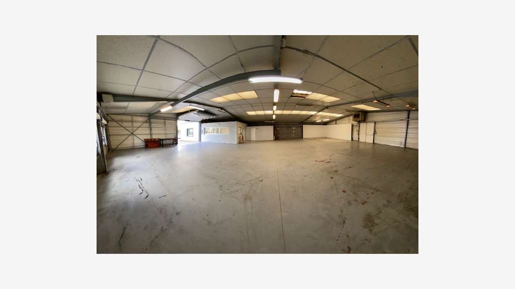 A louer local activité 400m² ZA Nantes Nord