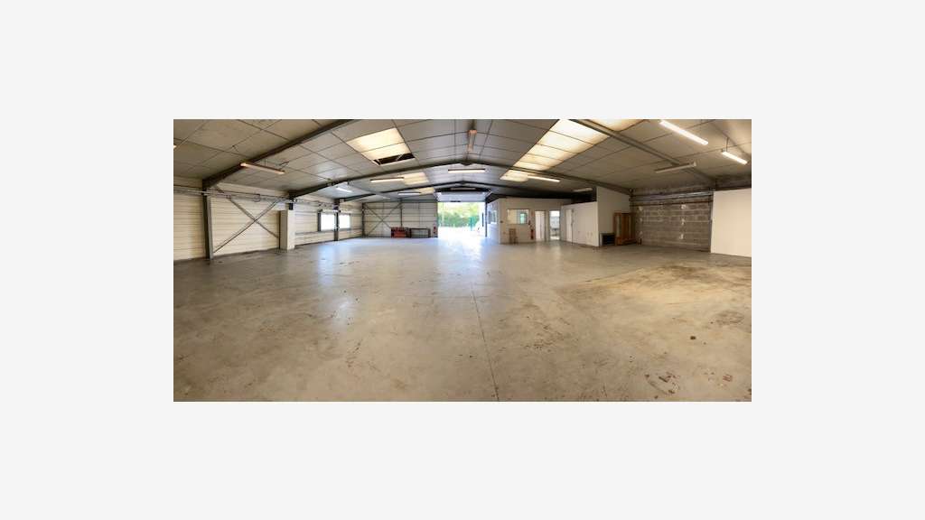 A louer local activité 400m² ZA Nantes Nord