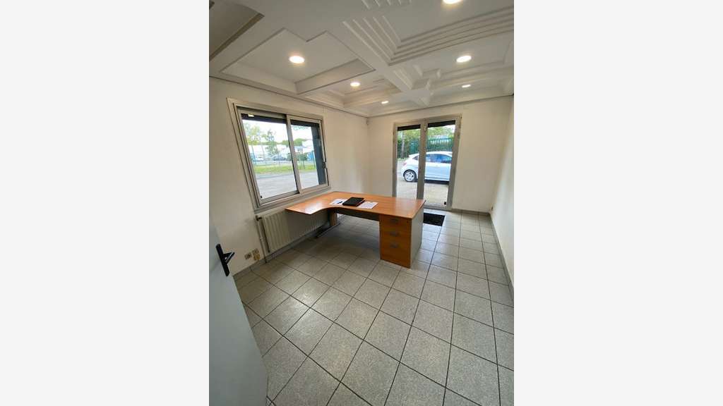 A louer local activité 400m² ZA Nantes Nord