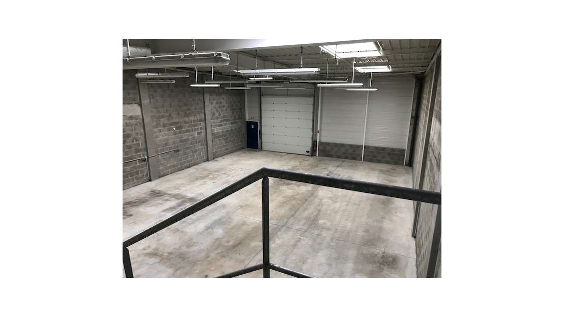 Loue Très Beau local d'activité 350m² Treillières
