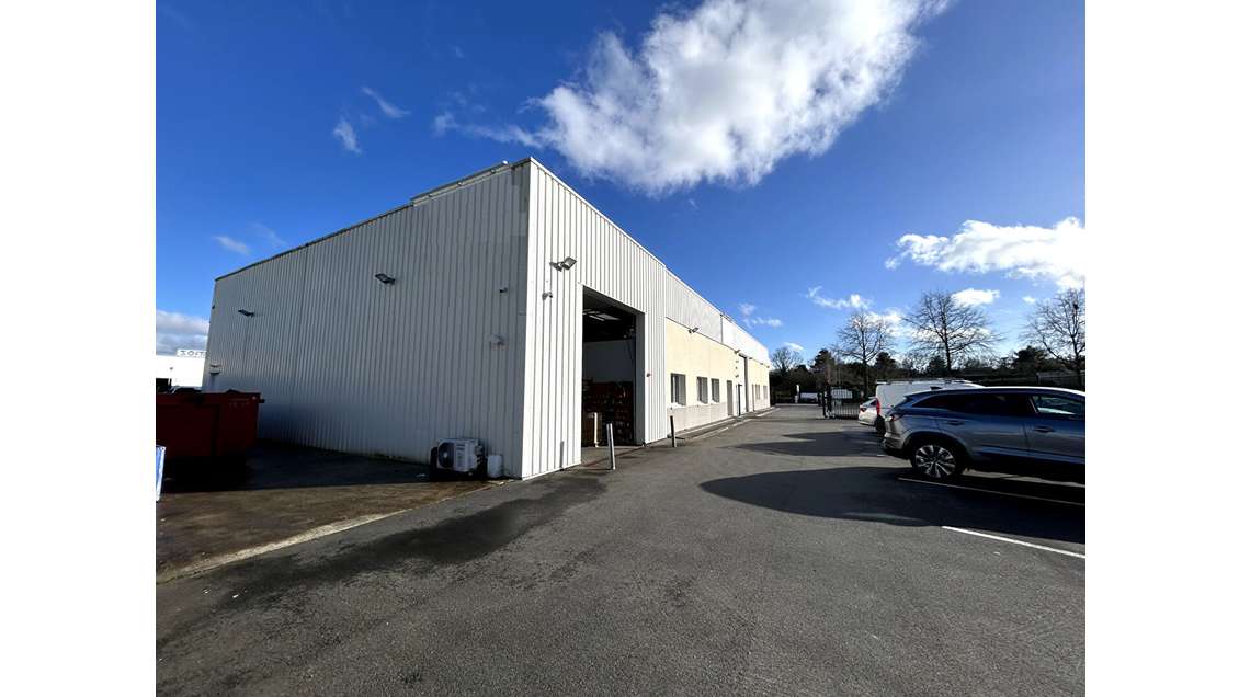 Loue très beau local d'activité 320m² Treillières