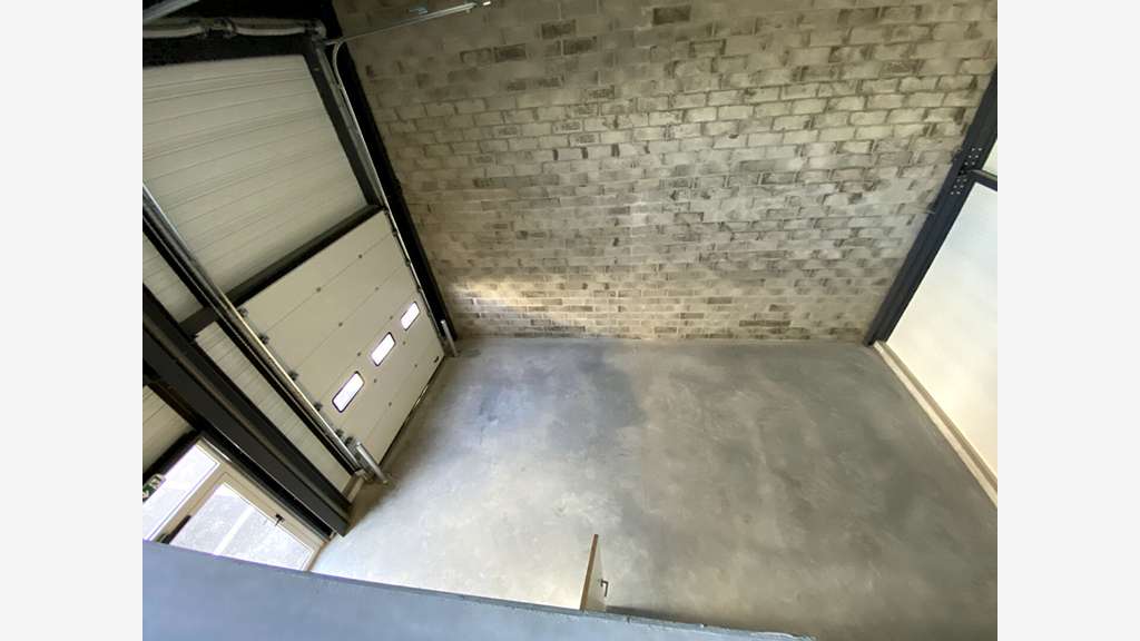A louer très beau local d'activité neuf 180m² -