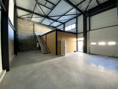 A louer très beau local d'activité neuf 180m² -