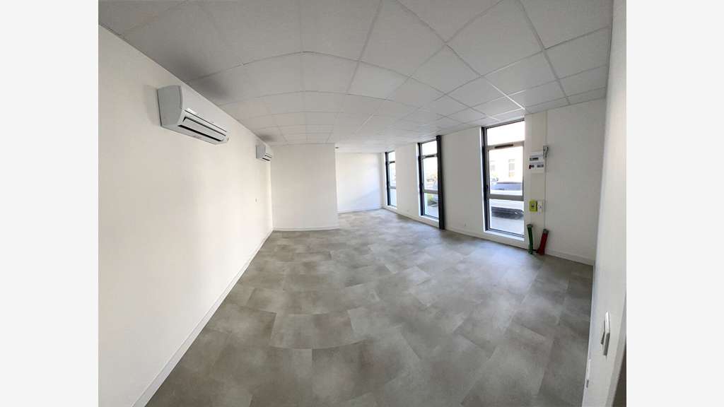 A louer très beau local d'activité neuf 180m² -