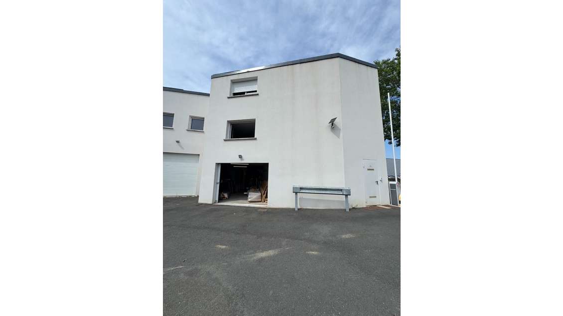 À LOUER - Local d'activité - Environ 75 m² - NA