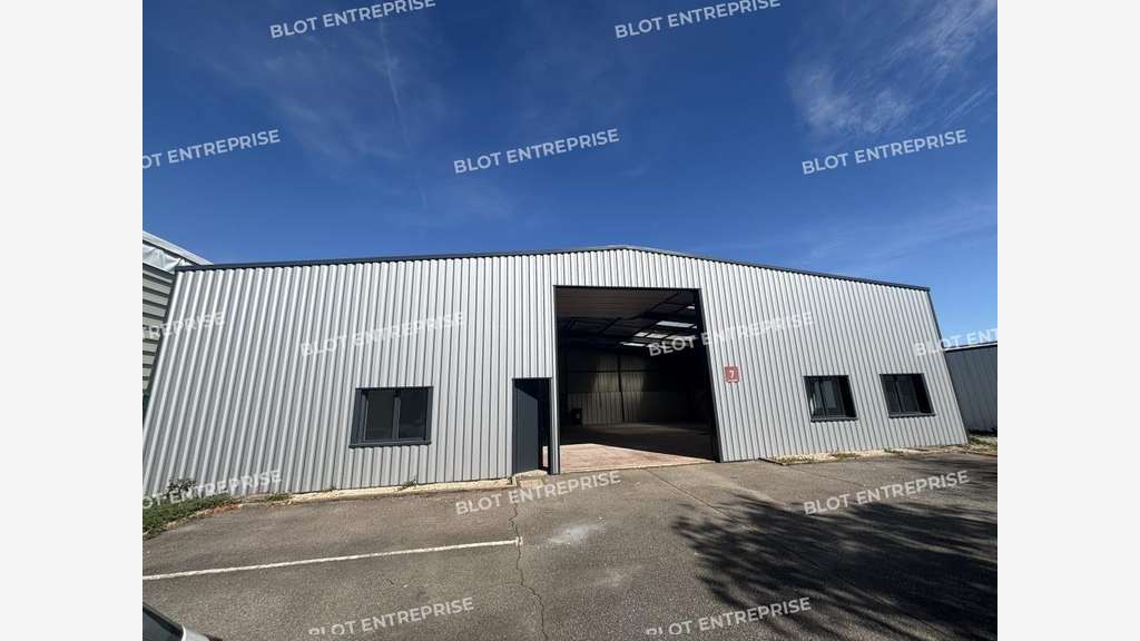 À LOUER - LOCAUX D'ACTIVITÉS - 300 M² - TR