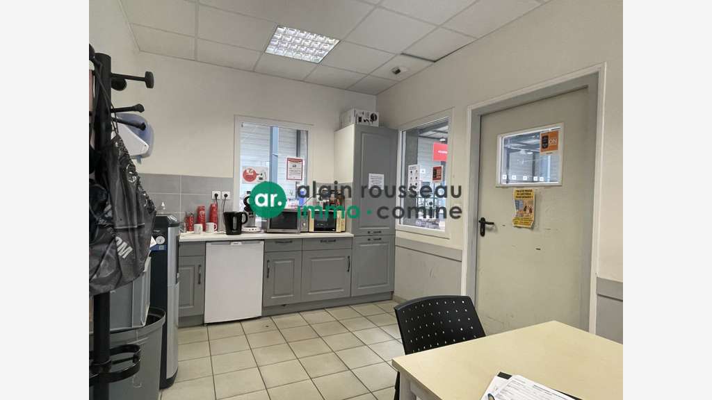 A louer bâtiment industriel 2421m² Trélazé ZI