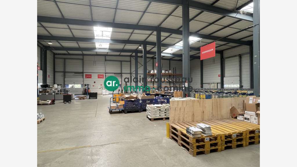 A louer bâtiment industriel 2421m² Trélazé ZI
