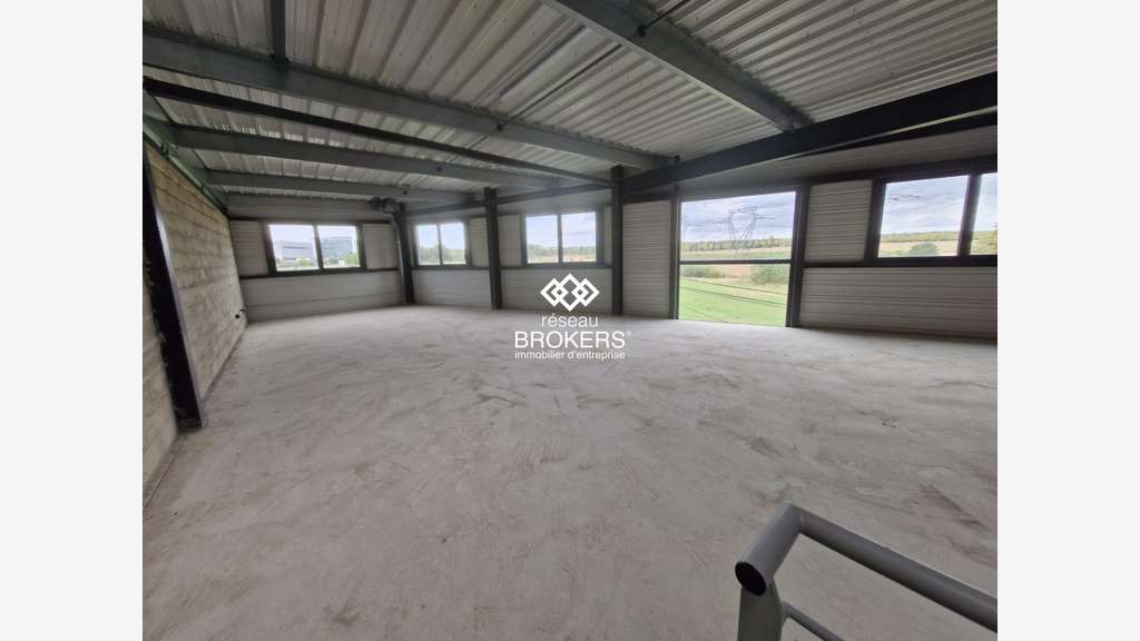 A louer local activité 170m² à Tremblay-en-France