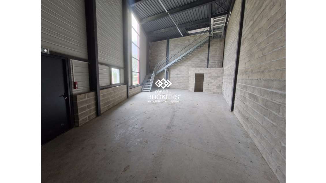 A louer local activité 170m² à Tremblay-en-France