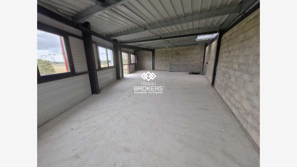 A louer local activité 170m² à Tremblay-en-France