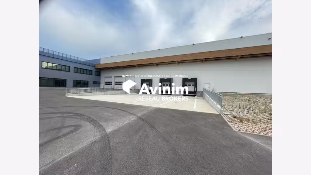 A louer entrepôt 3289m² ZA Paris Nord 2 à Tremblay