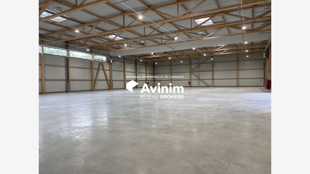 A louer entrepôt 3289m² ZA Paris Nord 2 à Tremblay