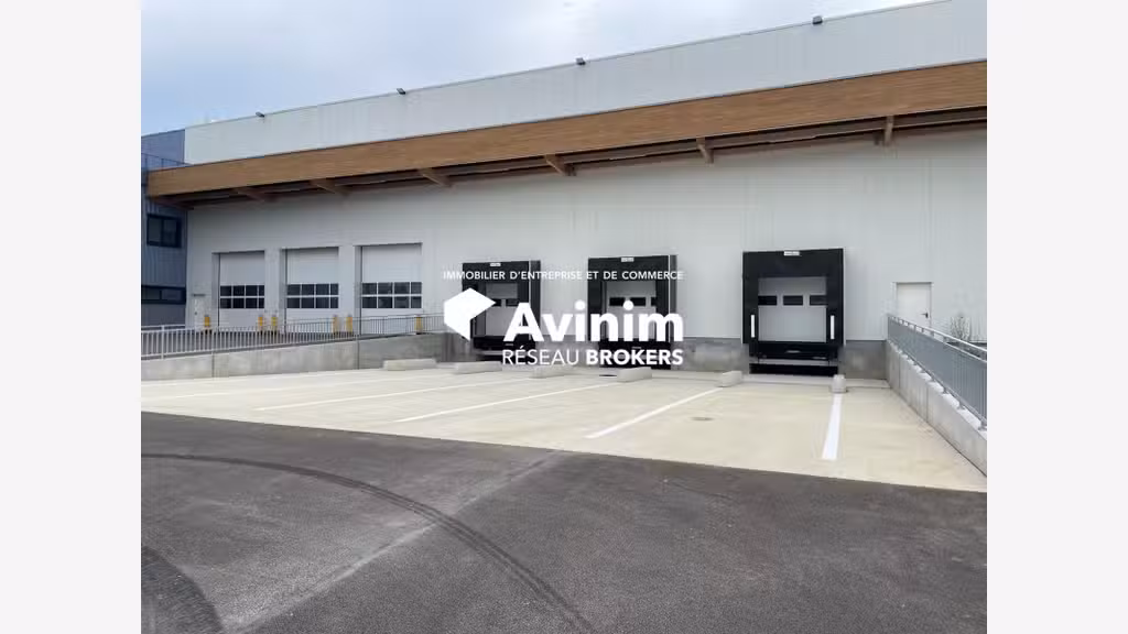 A louer entrepôt 3289m² ZA Paris Nord 2 à Tremblay