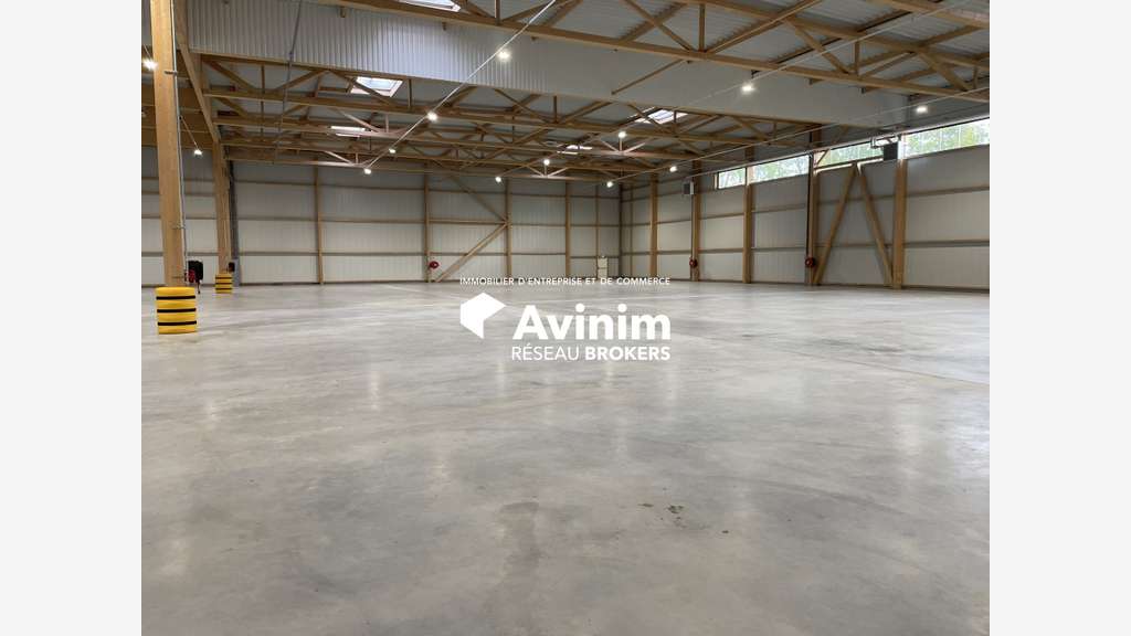 A louer entrepôt 3289m² ZA Paris Nord 2 à Tremblay