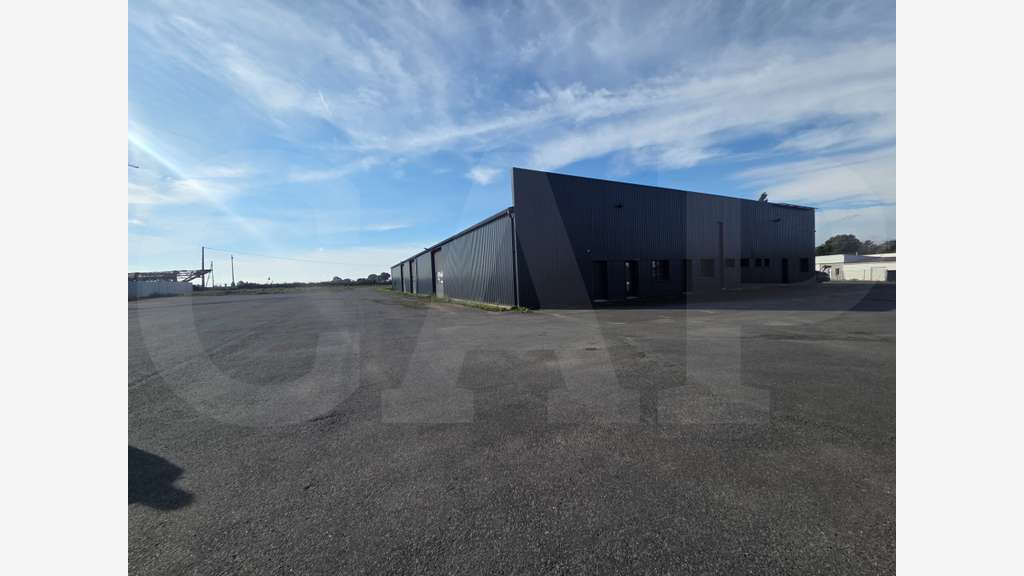 À LOUER – LOCAL D’ACTIVITÉ À TRÉMUSON. BÂTIMENT D’