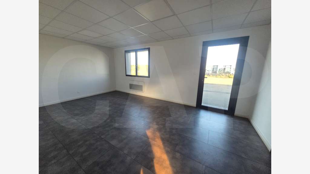 À LOUER – LOCAL D’ACTIVITÉ À TRÉMUSON. BÂTIMENT D’