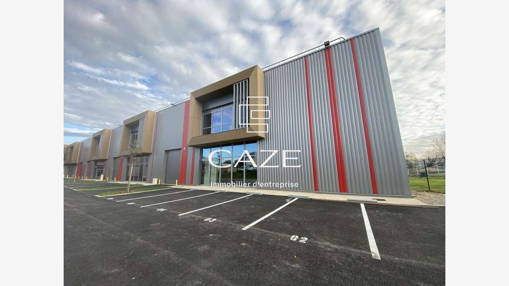 A louer locaux à partir de 321m² à Tresses