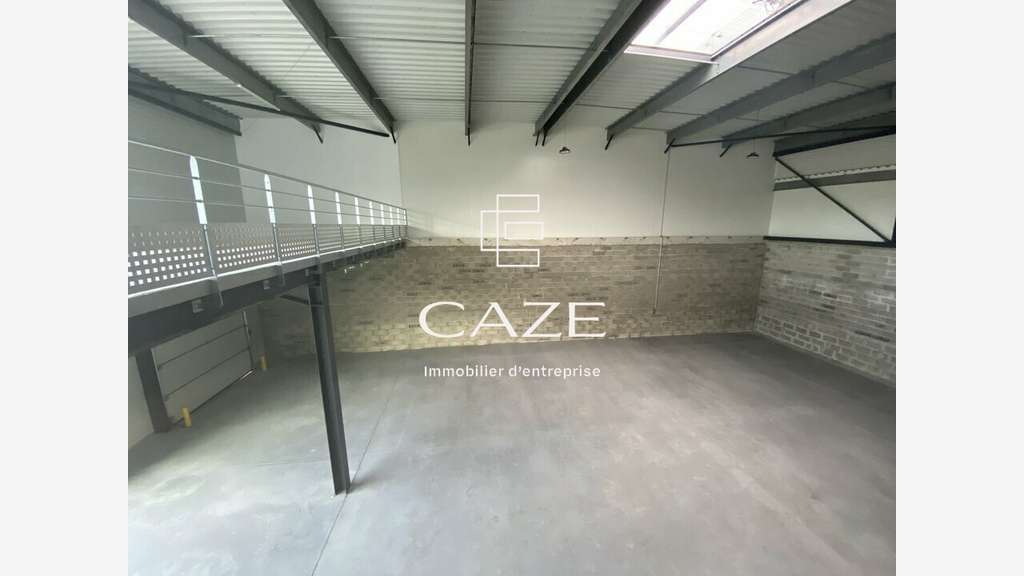 A louer locaux à partir de 321m² à Tresses