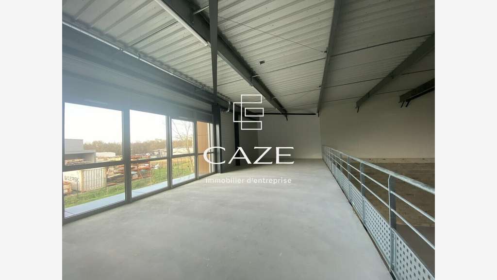 A louer locaux à partir de 321m² à Tresses
