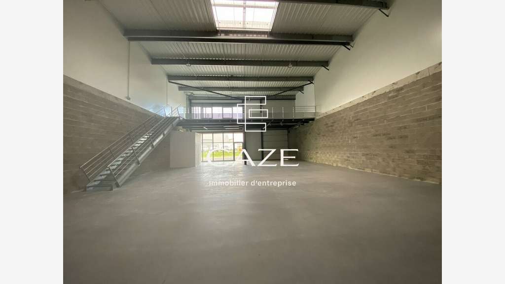 A louer locaux à partir de 321m² à Tresses
