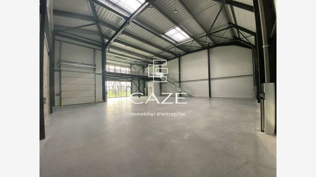 A louer locaux à partir de 321m² à Tresses