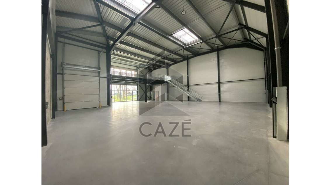 A louer locaux à partir de 321m² à Tresses