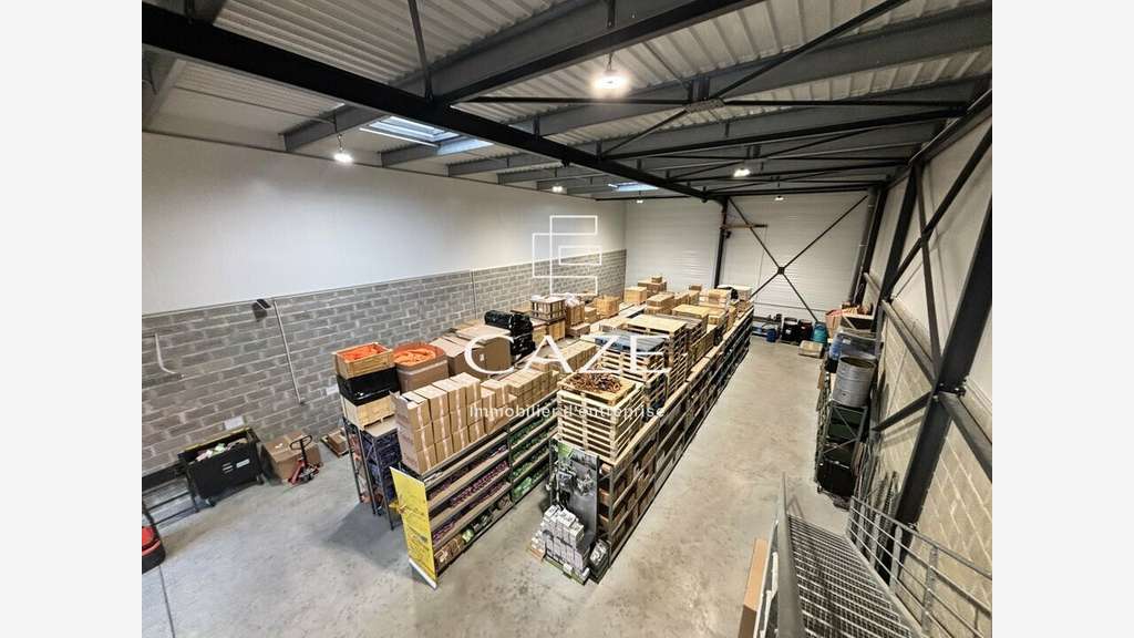A louer locaux 374m² proche rocade sortie 24 S936