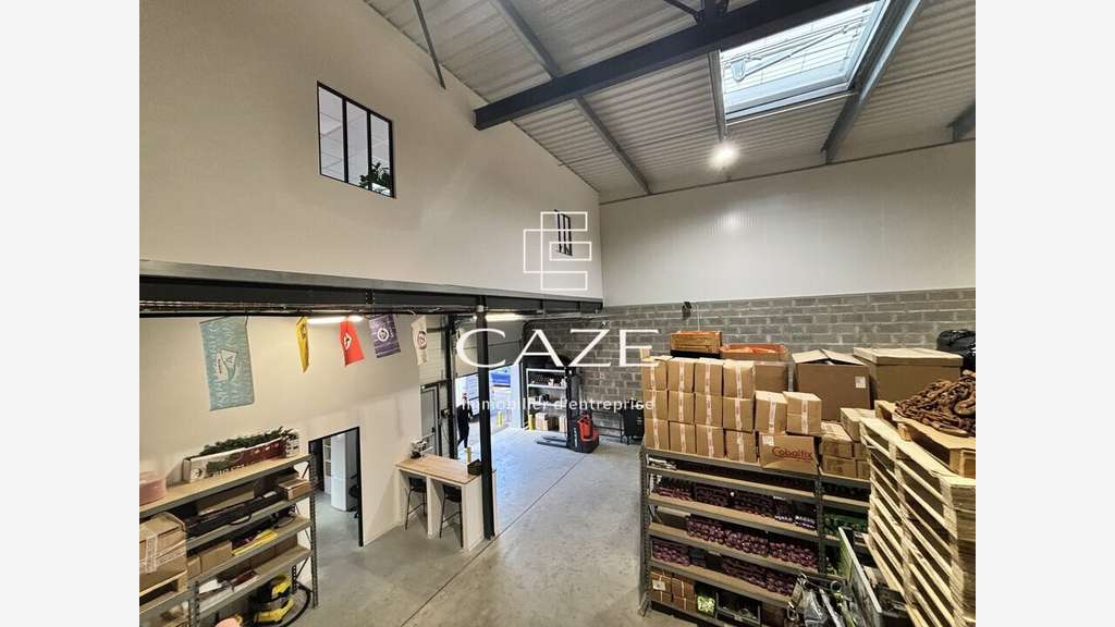 A louer locaux 374m² proche rocade sortie 24 S936