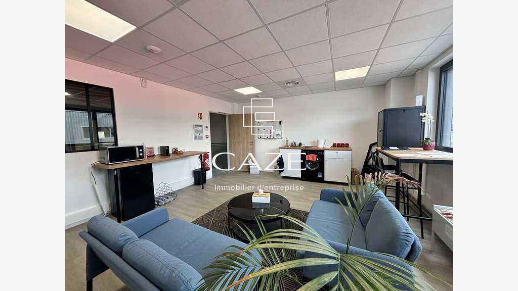 A louer locaux 374m² proche rocade sortie 24 S936
