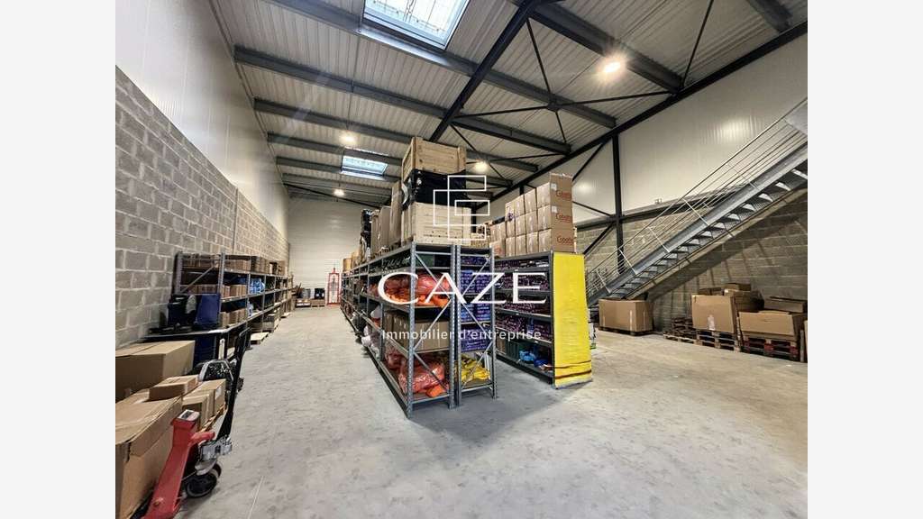 A louer locaux 374m² proche rocade sortie 24 S936