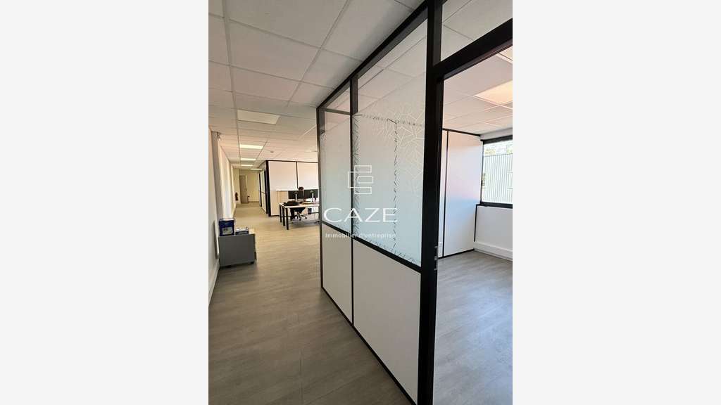 Loue local activités 713m² prox sortie 24 Tresses