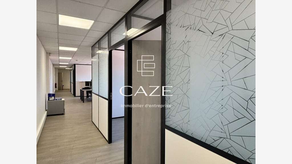 Loue local activités 713m² prox sortie 24 Tresses