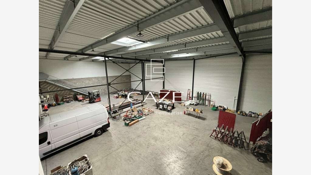 Loue local activités 713m² prox sortie 24 Tresses